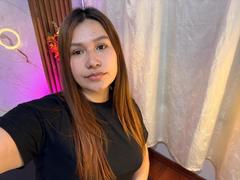 SofiaVelveth - female with brown hair and  big tits webcam at LiveJasmin