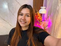 SofiaVelveth - female with brown hair and  big tits webcam at LiveJasmin
