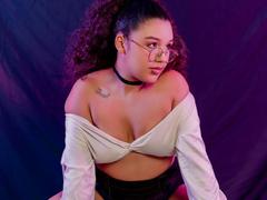 SofiaYue - female webcam at xLoveCam