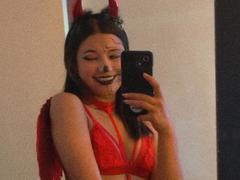 SofiaZen - female webcam at xLoveCam