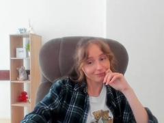 Sofista from xLoveCam