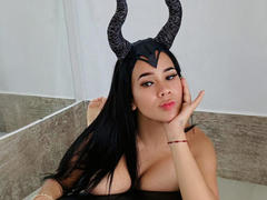 SolStephanny - female with black hair webcam at xLoveCam