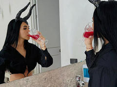 SolStephanny - female with black hair webcam at xLoveCam