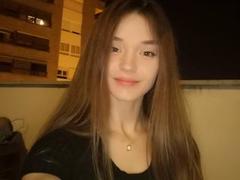 SonyaLovelace - female with brown hair webcam at xLoveCam