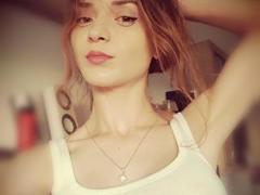 SonyaLovelace - female with brown hair webcam at xLoveCam