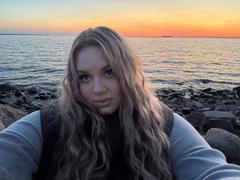 SonyaWilson - female with brown hair and  big tits webcam at xLoveCam