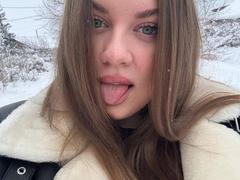 SonyaWilson - female with brown hair and  big tits webcam at xLoveCam