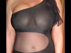 Sophia01-hot - female with black hair webcam at xLoveCam