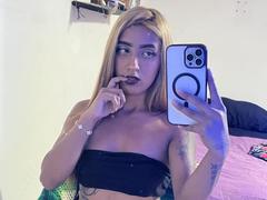 SophiaForeest - female with black hair webcam at xLoveCam