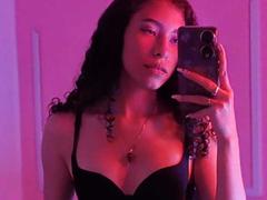 SophiaLuthor - female with brown hair webcam at LiveJasmin