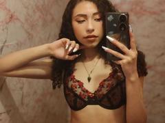 SophiaLuthor - female with brown hair webcam at LiveJasmin