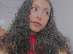 SophiaLuthor - female with brown hair webcam at LiveJasmin