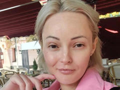 SophieCrach - blond female with  big tits webcam at ImLive