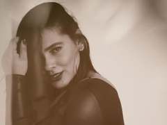 SophieCurves - female with black hair and  small tits webcam at xLoveCam