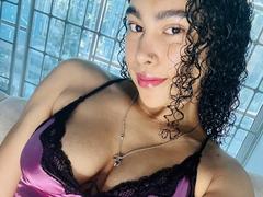 SophieDi from xLoveCam