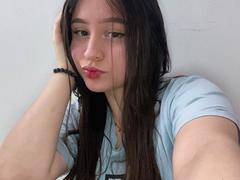 SophieHale - female with brown hair and  big tits webcam at xLoveCam