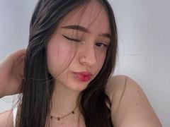 SophieHale - female with brown hair and  big tits webcam at xLoveCam