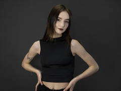 SofiyaAllison - female with brown hair webcam at LiveJasmin