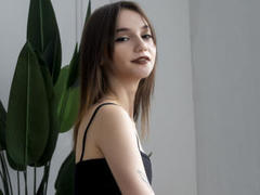 SofiyaAllison - female with brown hair webcam at LiveJasmin