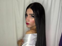 Sophielondonn - shemale with black hair webcam at ImLive