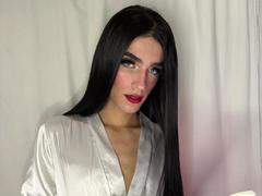 Sophielondonn - shemale with black hair webcam at ImLive