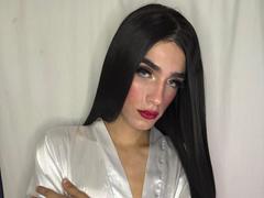 Sophielondonn - shemale with black hair webcam at ImLive