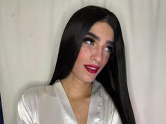 Sophielondonn - shemale with black hair webcam at ImLive