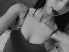 SophieQuinn - female with brown hair webcam at xLoveCam