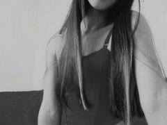 SophieQuinn - female with brown hair webcam at xLoveCam