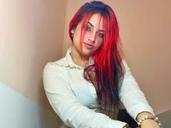 SophieRouge from xLoveCam