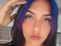 SophieWolf from xLoveCam