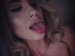 SophieXDee - blond female webcam at xLoveCam