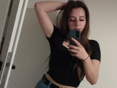 SophieXLips - female with brown hair webcam at xLoveCam