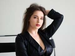 SophieXLips - female with brown hair webcam at xLoveCam