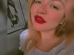 SophieeBanks - female with brown hair and  big tits webcam at xLoveCam