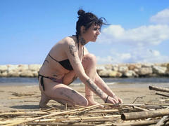 SpiceDevil-hot - female with black hair webcam at xLoveCam