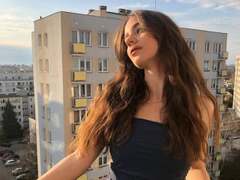 SpicySiren - female with brown hair and  big tits webcam at xLoveCam