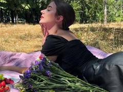 SpicySiren - female with brown hair and  big tits webcam at xLoveCam