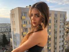 SpicySiren - female with brown hair and  big tits webcam at xLoveCam