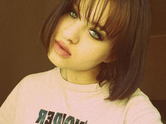 Ssimona - female with brown hair webcam at xLoveCam
