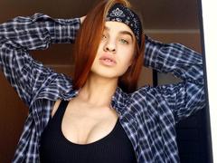 Ssimona - female with brown hair webcam at xLoveCam