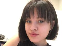 Ssimona - female with brown hair webcam at xLoveCam