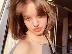 Ssimona - female with brown hair webcam at xLoveCam