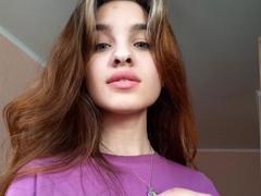Ssimona - female with brown hair webcam at xLoveCam