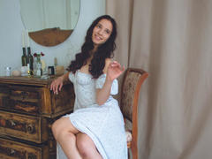 StacyHolloway - female with brown hair webcam at LiveJasmin