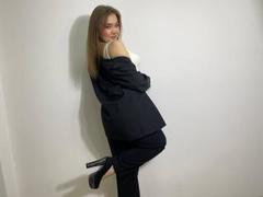 StacyYellig - female with  small tits webcam at xLoveCam