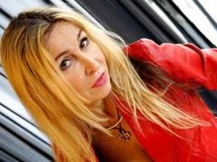 CrystalStar - blond female webcam at xLoveCam