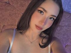 StarDustt - female with brown hair webcam at xLoveCam