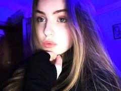 StarryBelle-hot - female with brown hair webcam at xLoveCam