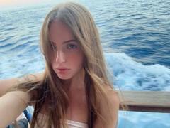 StarryBelle-hot - female with brown hair webcam at xLoveCam